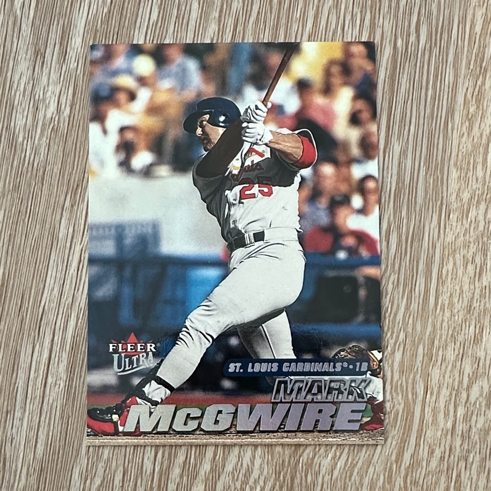 Mark McGwire #84 2001 Ultra Baseball Card – Excellent Condition